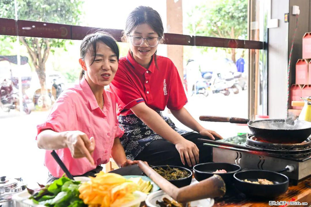 全网追的“扁担女孩”，找了一份暑假工，时薪12元 - 江门生活资讯 - 江门28生活网 jm.28life.net
